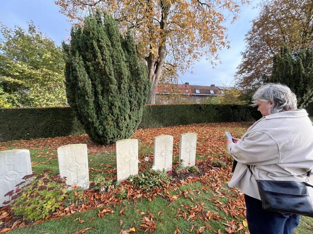 Ramparts Cemetery - Edmonds